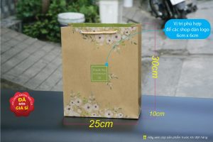 Túi được làm từ giấy kraft, dễ phân hủy trong môi trường tự nhiên
