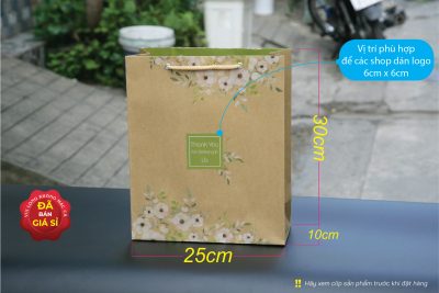 Túi được làm từ giấy kraft, dễ phân hủy trong môi trường tự nhiên